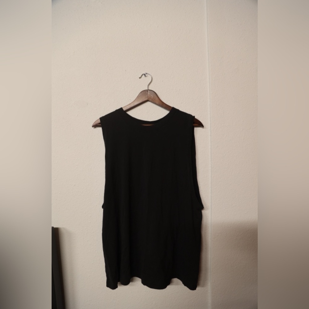 Lululemon Women’s Black Muscle Tank Top — Lightweight All-Day Comfort